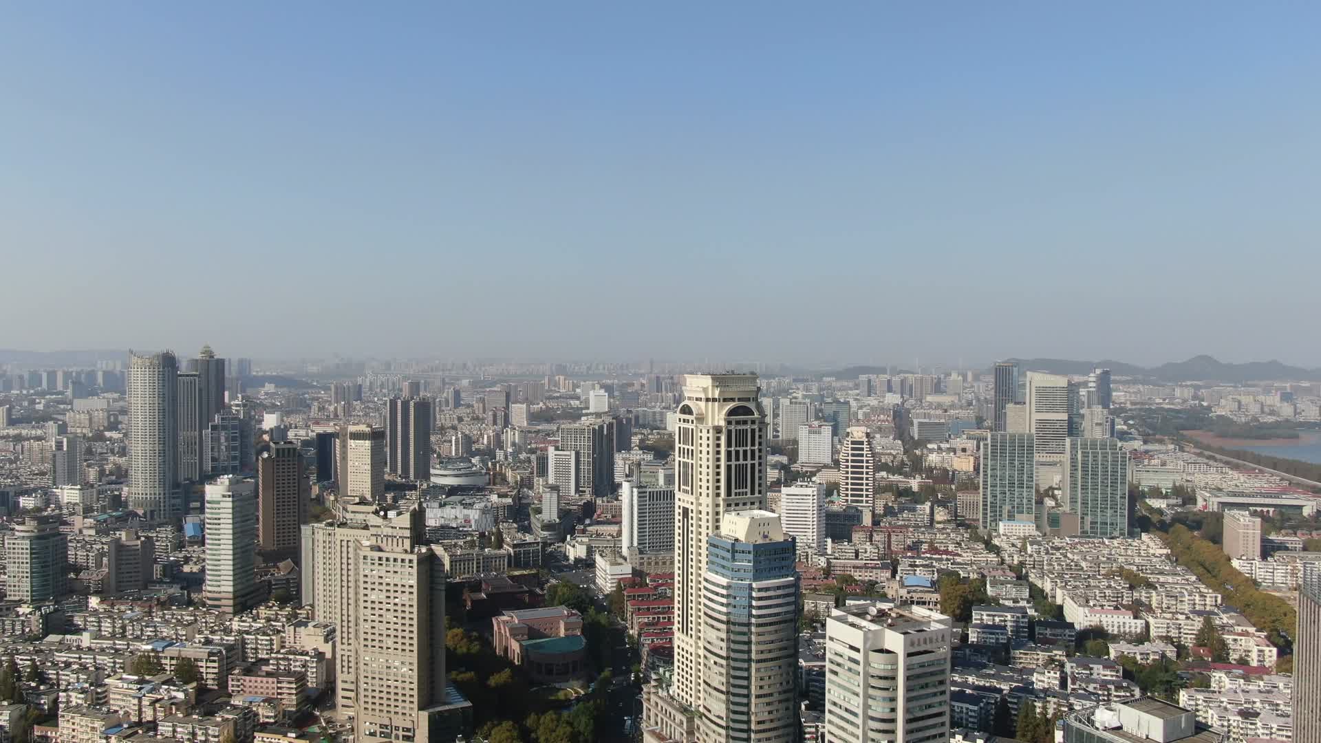 航拍贵州贵阳城市天际线南明区视频的预览图