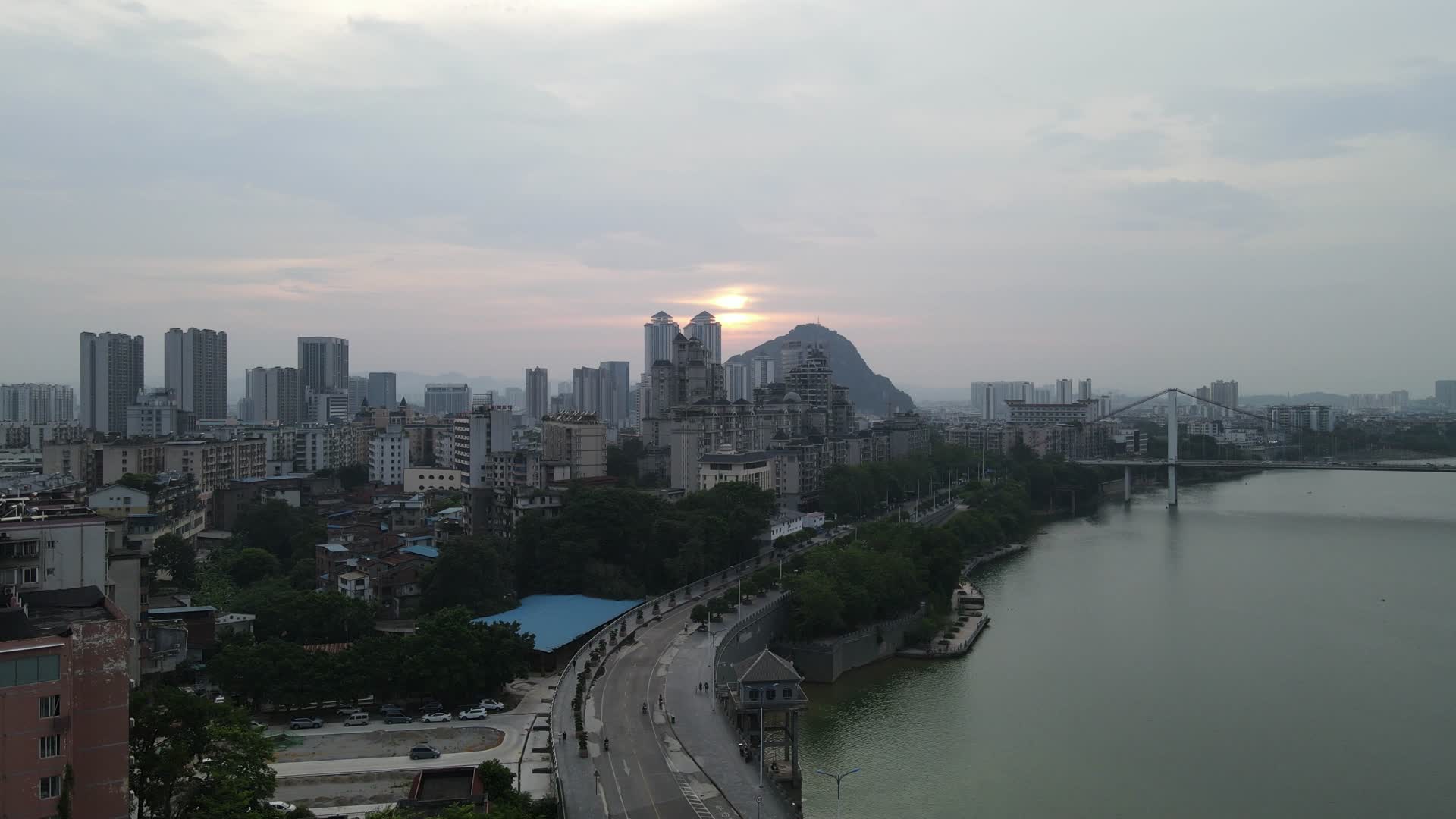 广西柳州日落晚霞夕阳航拍视频的预览图