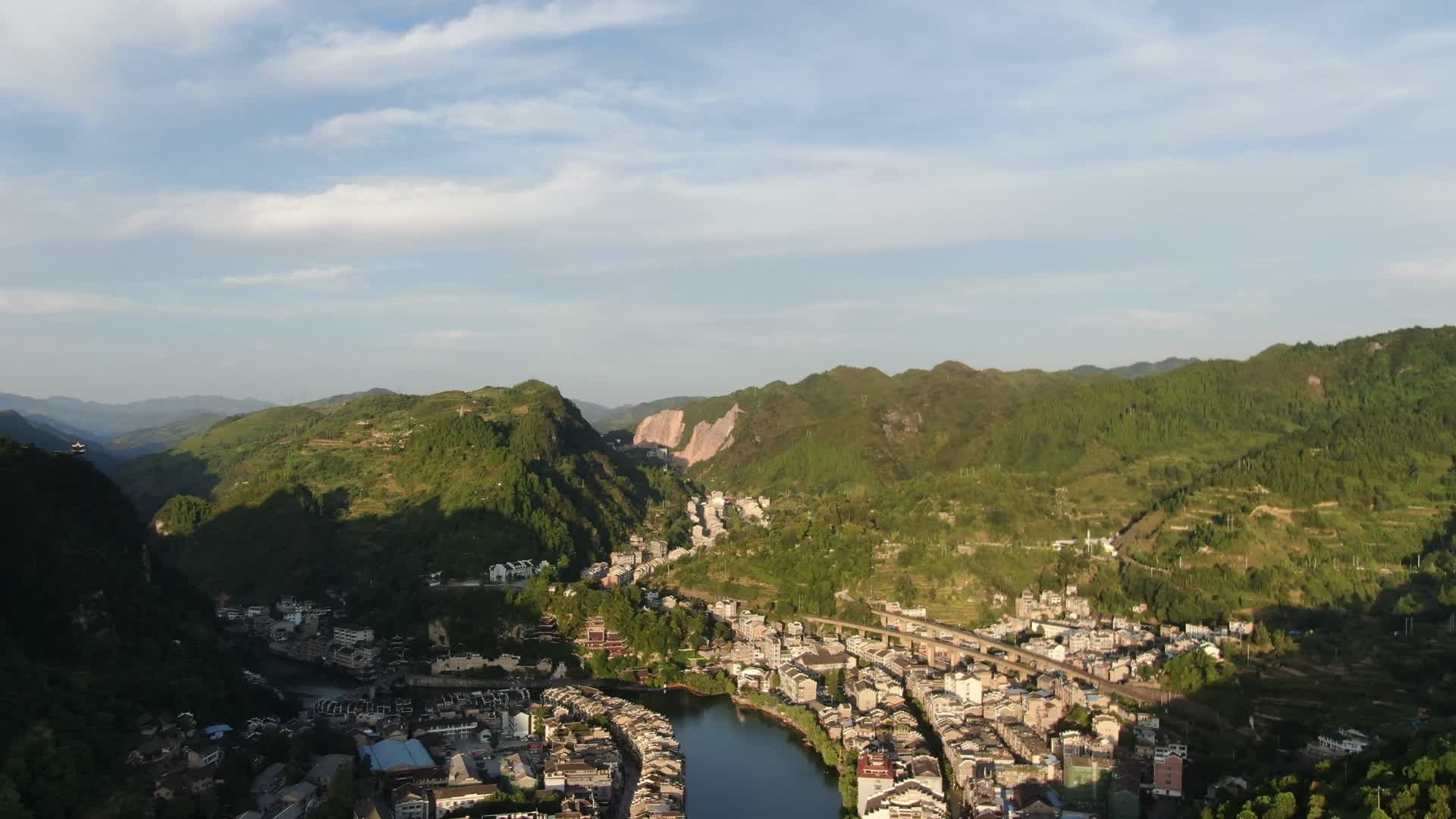航拍贵州黔东南镇远古城5A景区视频的预览图