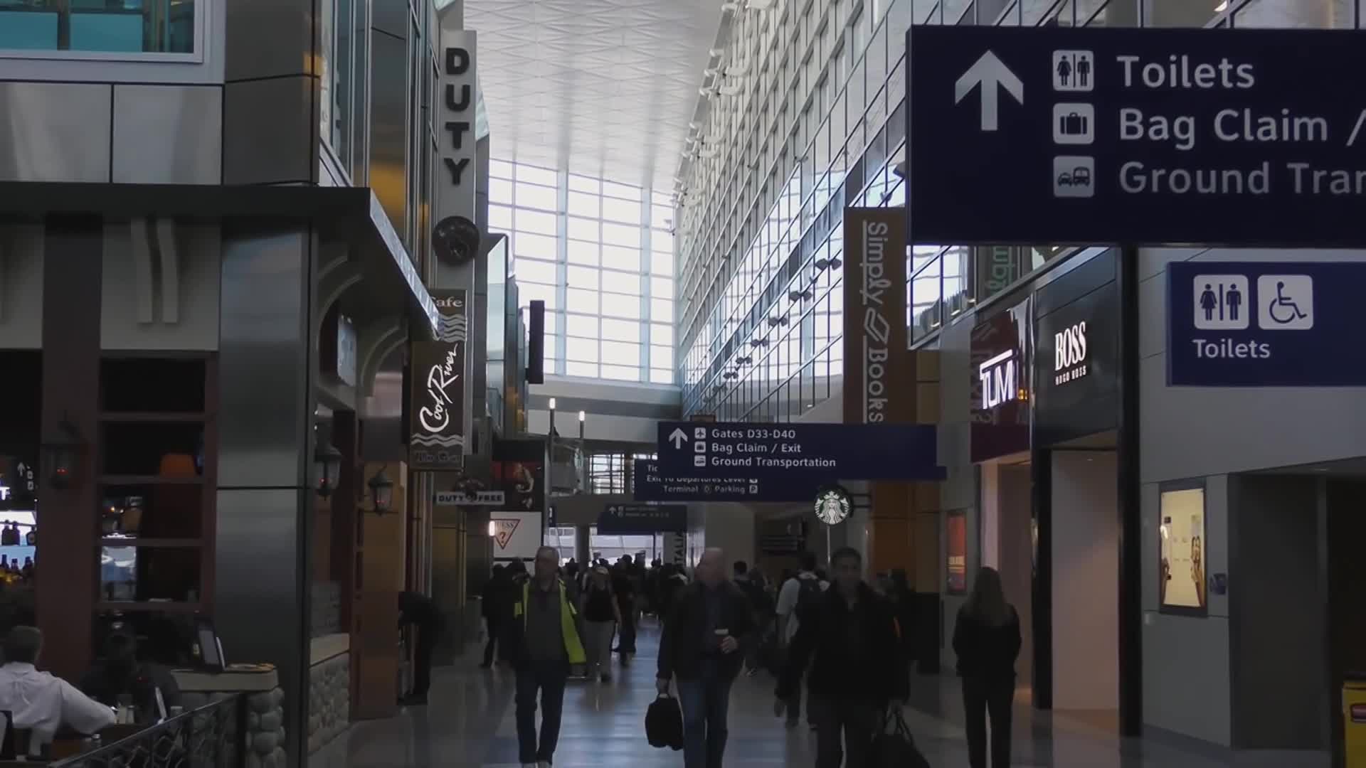 M1机场航站楼候机大厅视频的预览图
