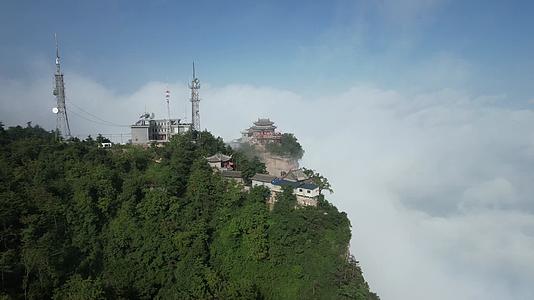 山间云雾缭绕云海航拍陇南成县鸡峰山视频的预览图