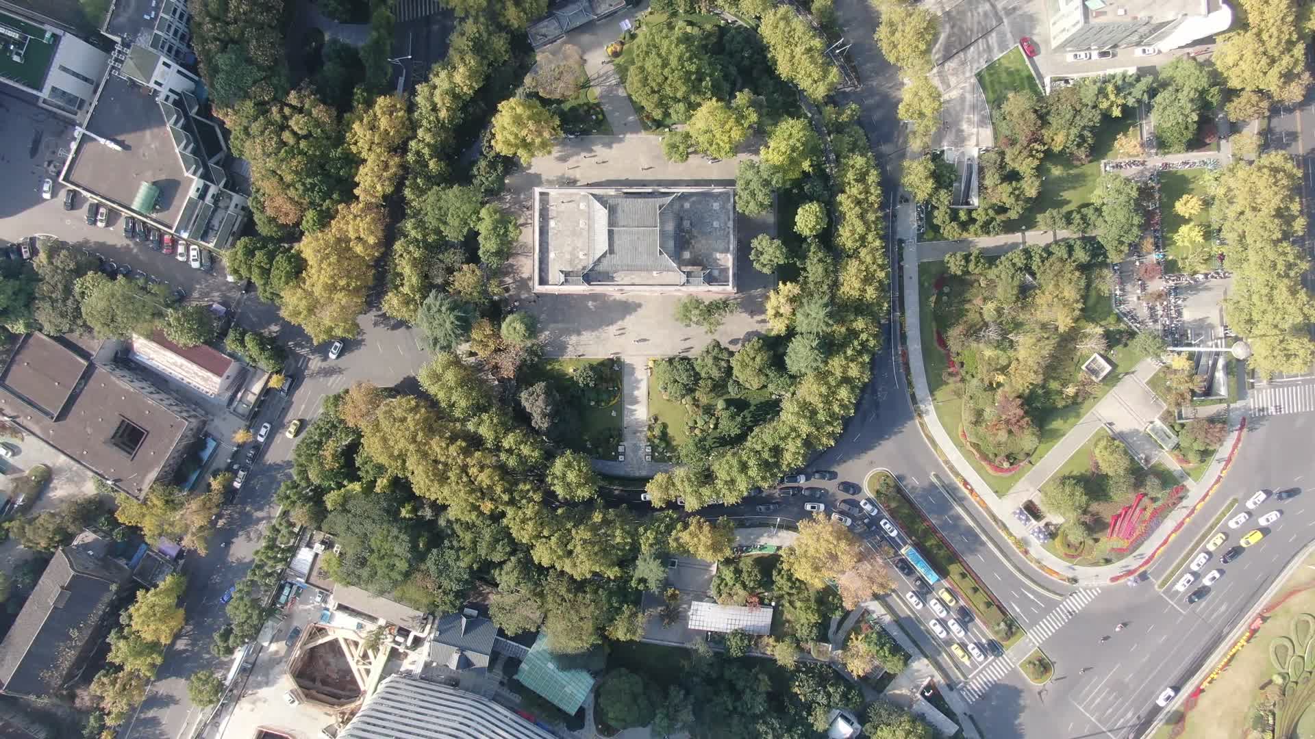 航拍江苏南京鼓楼公园鼓楼视频的预览图