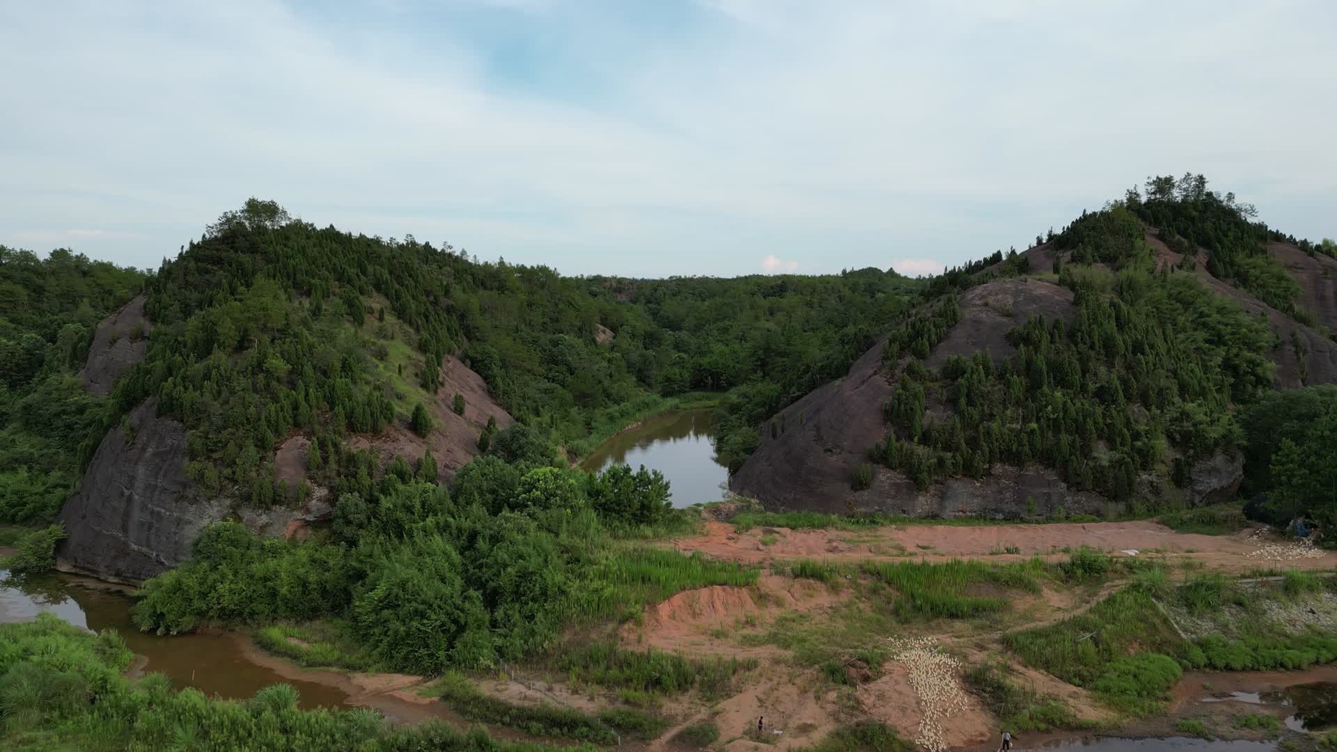 风景航拍丹霞地貌山川丘陵视频的预览图