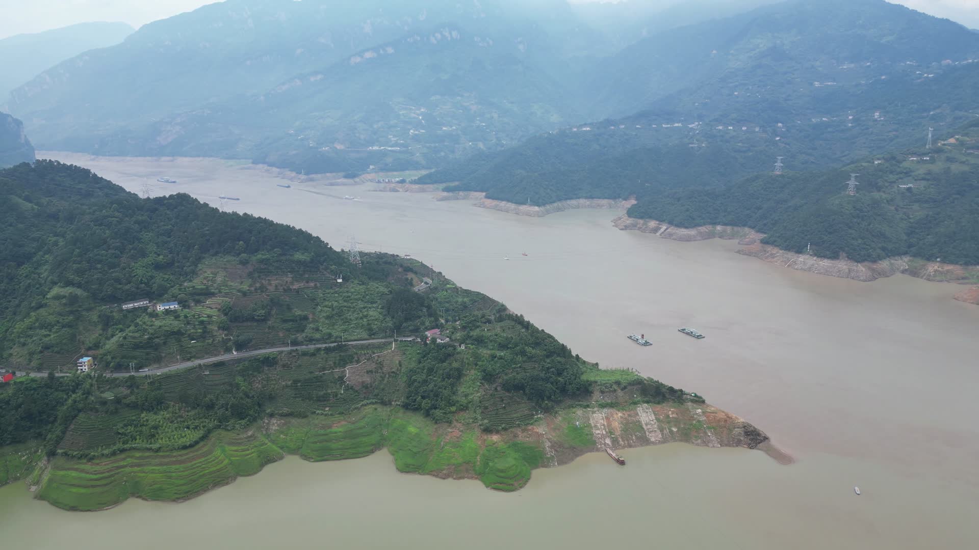 风景壮丽山河长江三峡风光航拍视频的预览图