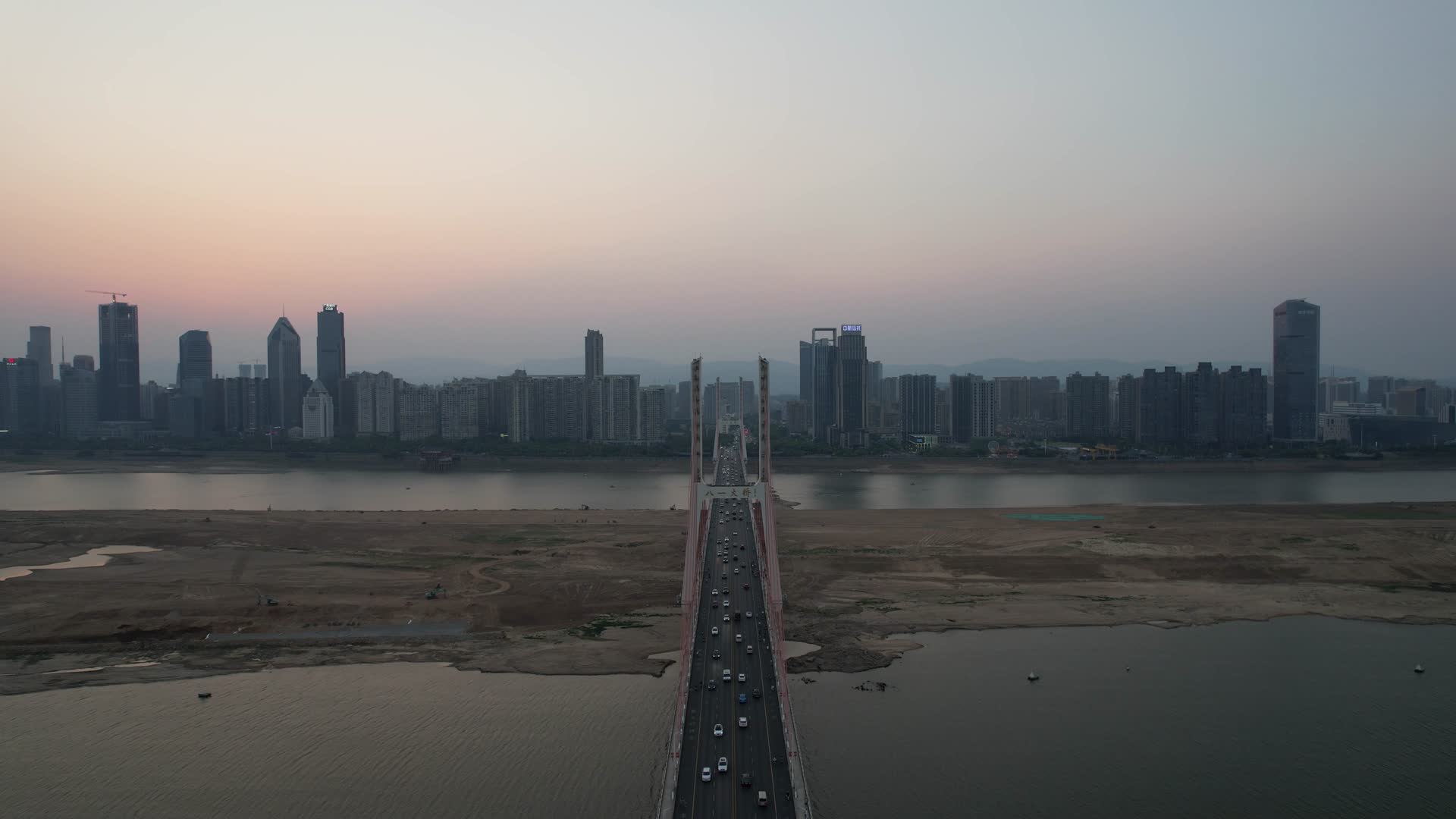 航拍江西南昌赣江八一大桥视频的预览图