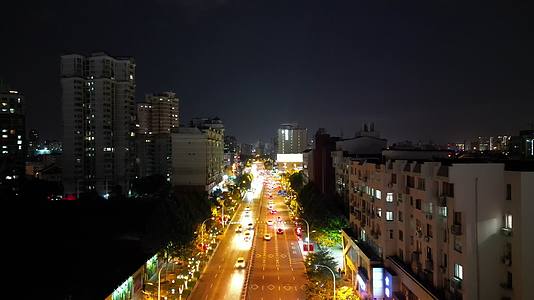 航拍无锡城市交通大道车流夜景视频的预览图