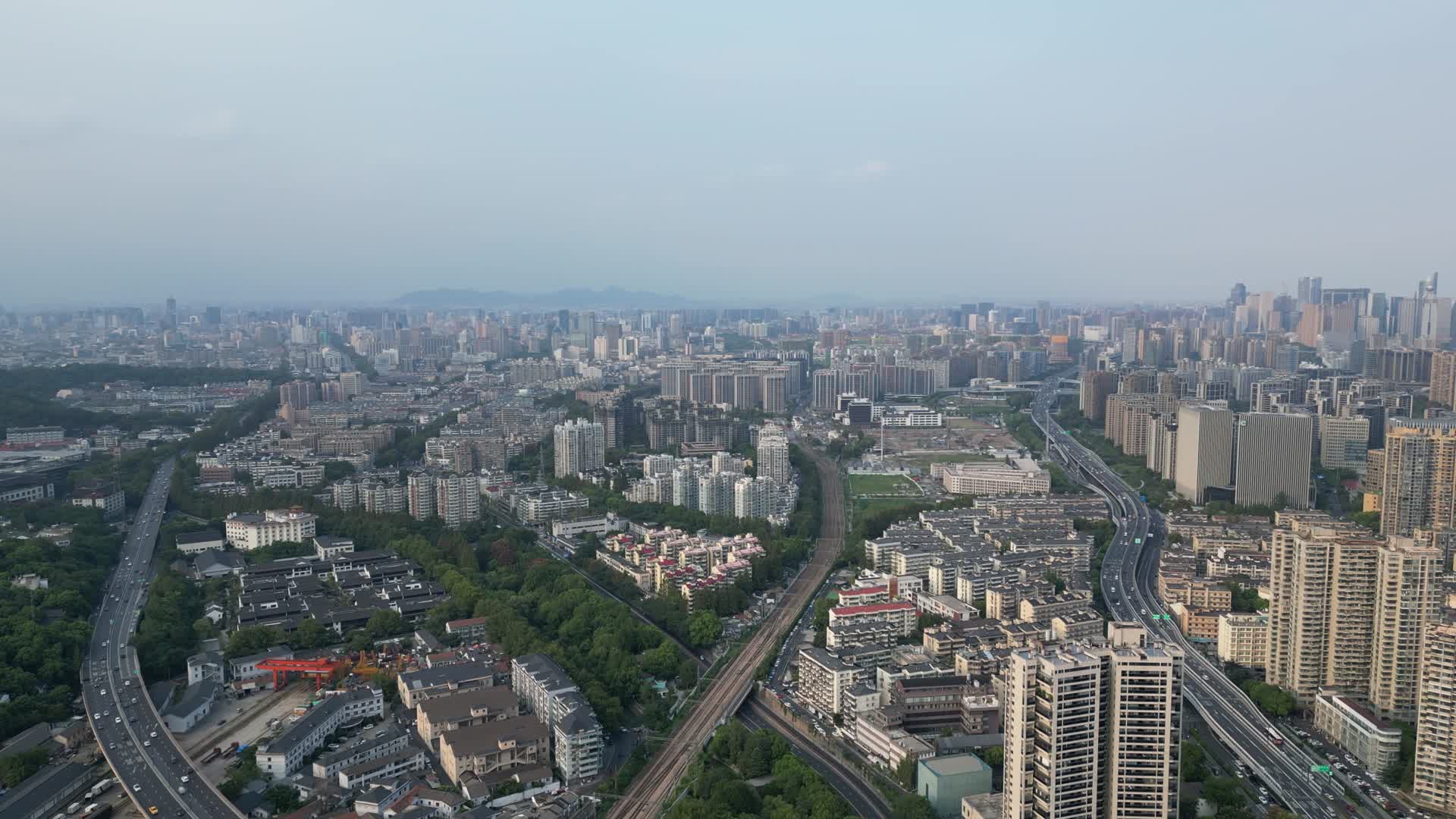 航拍浙江杭州城市建设杭州大景视频的预览图
