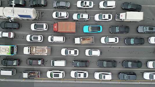 航拍城市拥堵交通视频的预览图
