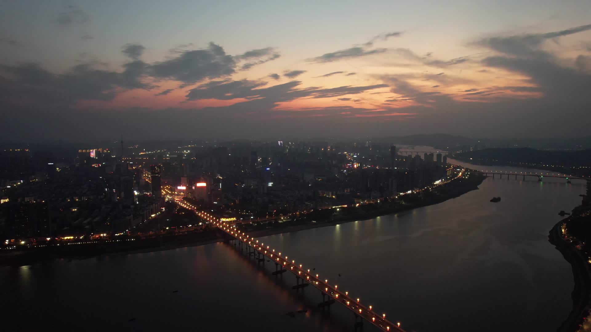 航拍湖南株洲大桥湘江夜景视频的预览图