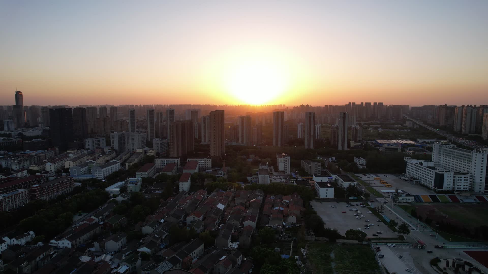 航拍江苏常州城市日落南京师范大学视频的预览图
