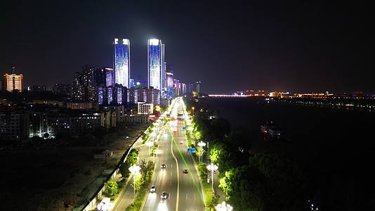 航拍湖南长沙湘江路交通夜景视频的预览图