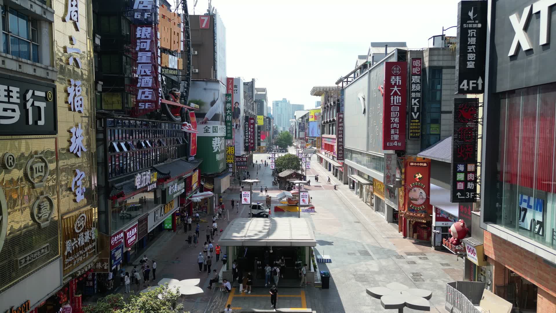 航拍湖南长沙黄兴路步行街视频的预览图