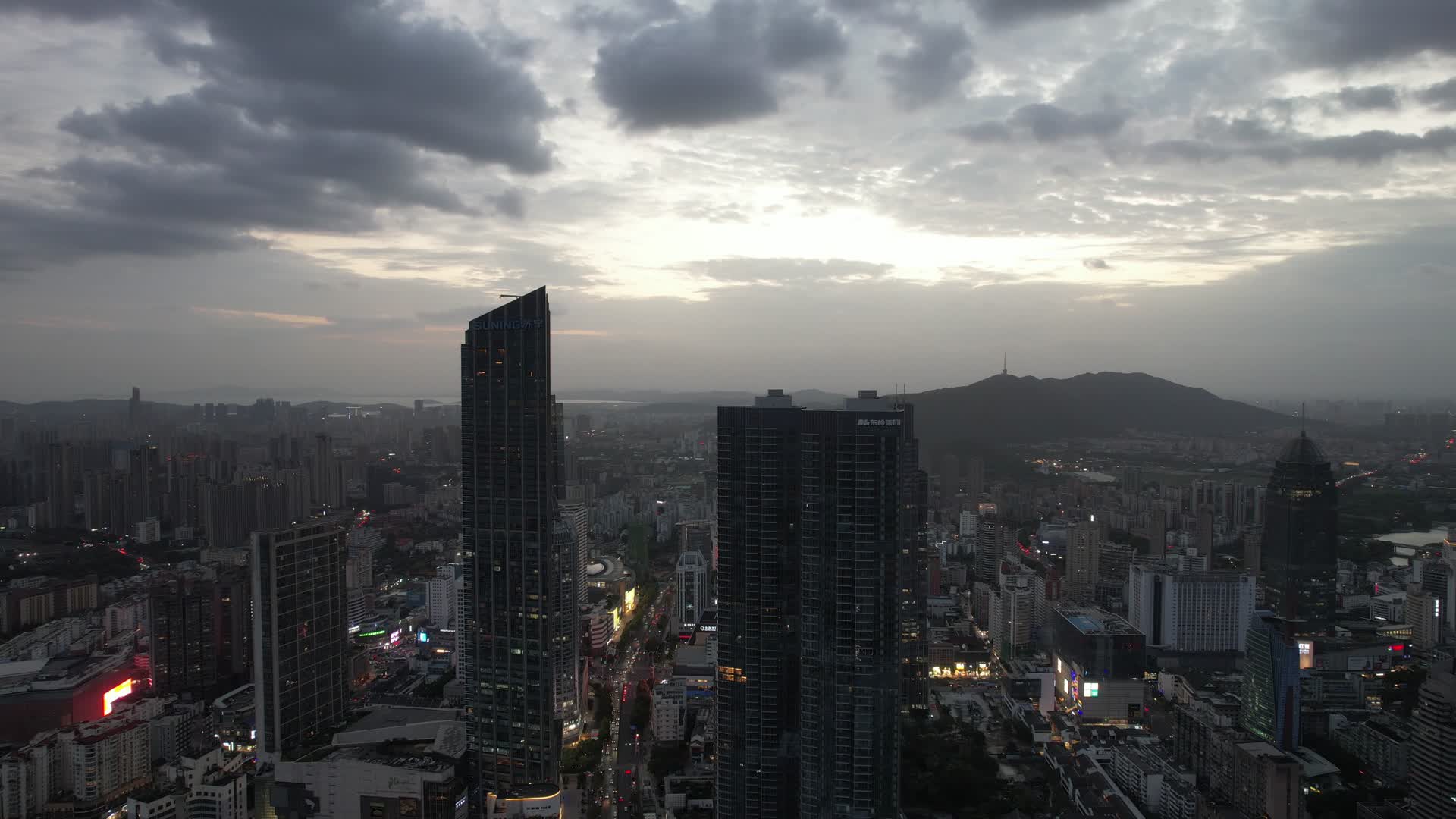航拍江苏无锡三阳广场商务大楼视频的预览图