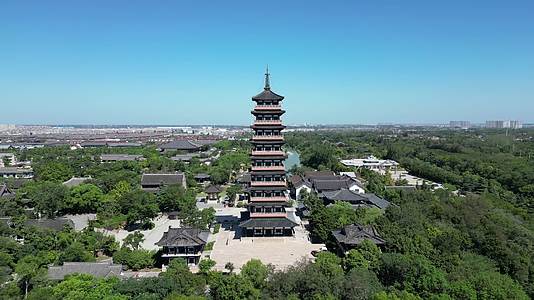 航拍江苏扬州瘦西湖景区大明寺视频的预览图