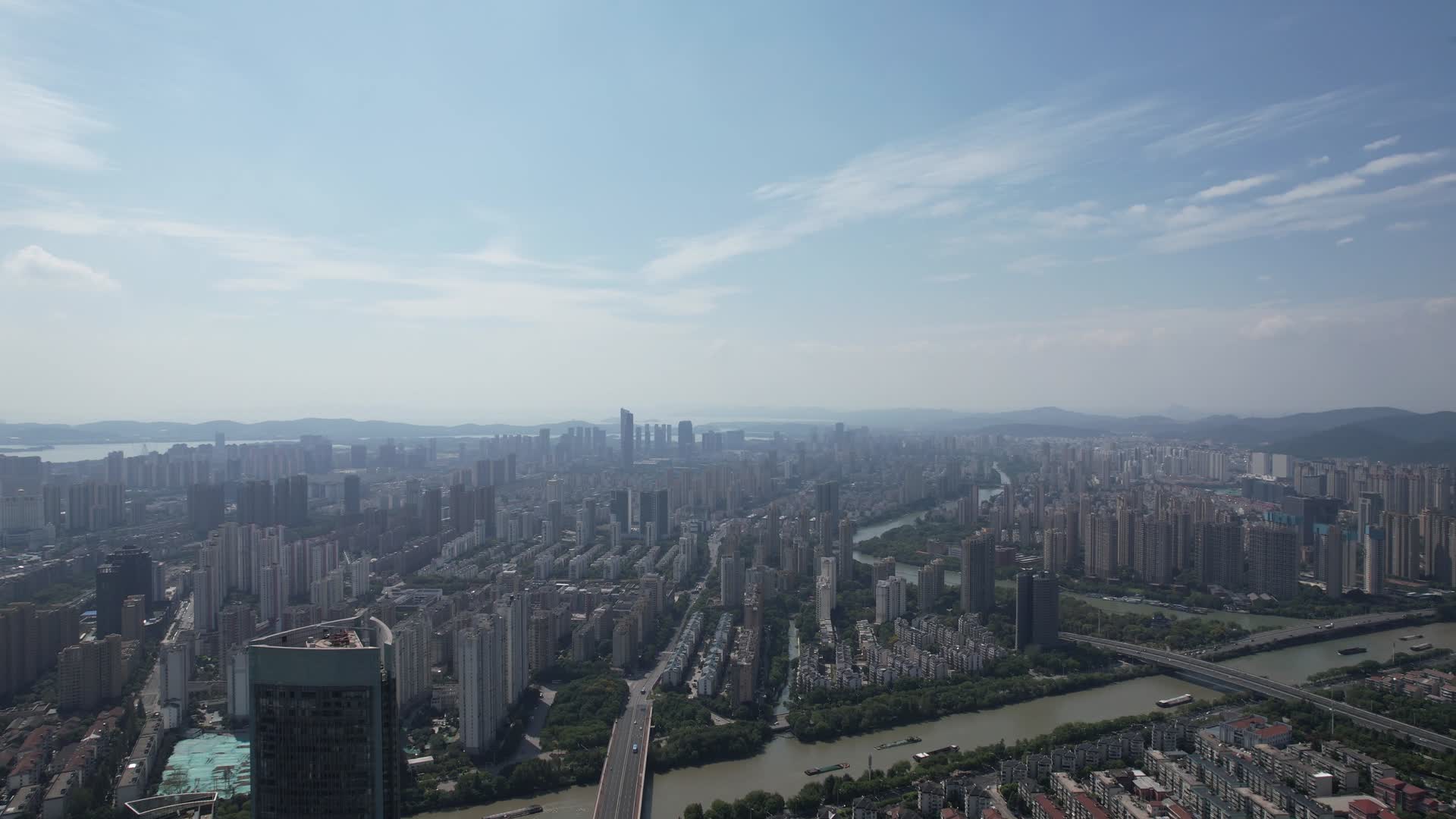 航拍江苏无锡城市建设视频的预览图