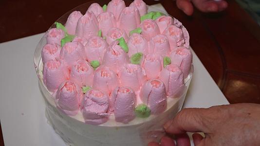 切蛋糕过生日蛋糕国寿奶油蛋糕甜品视频的预览图