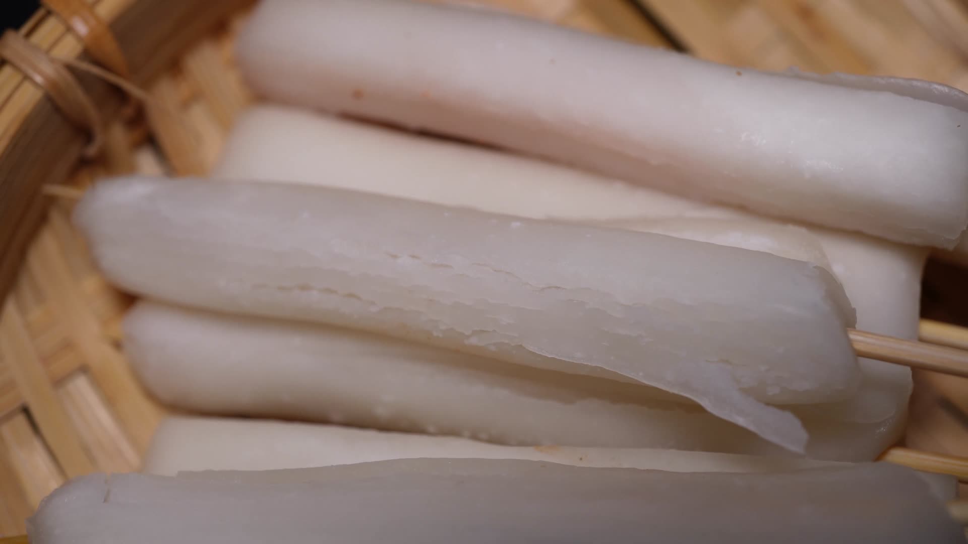 年糕串小串肉串钵钵鸡炸串烤串美食视频的预览图