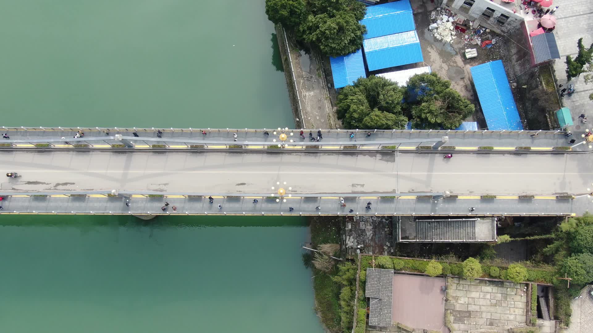 航拍洪江古商城大桥视频的预览图