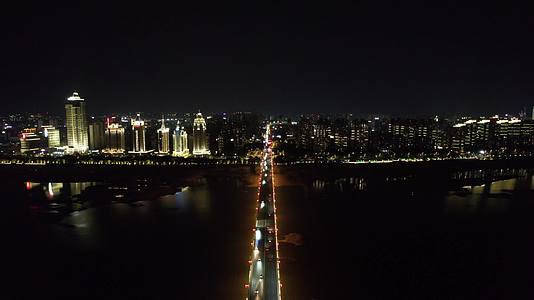 航拍江西南昌大桥夜景视频的预览图