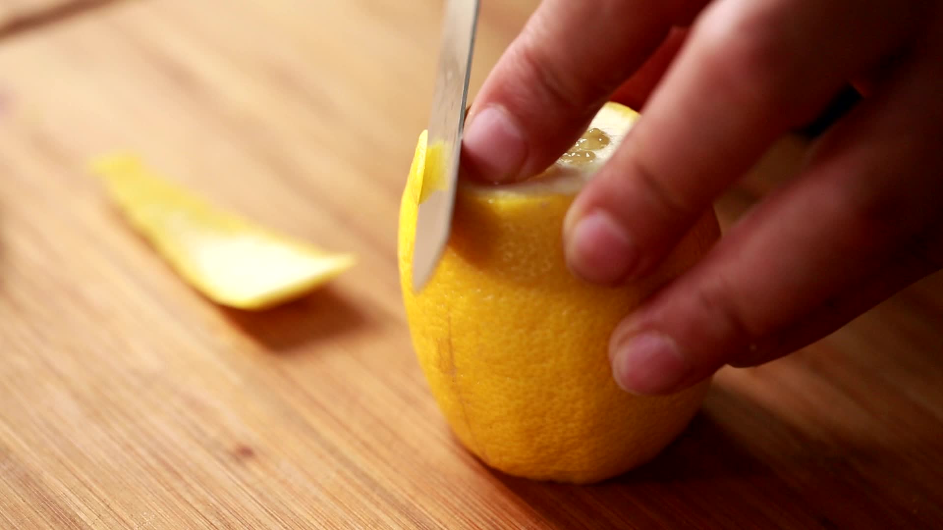 切柠檬削柠檬皮维生素C水果视频的预览图