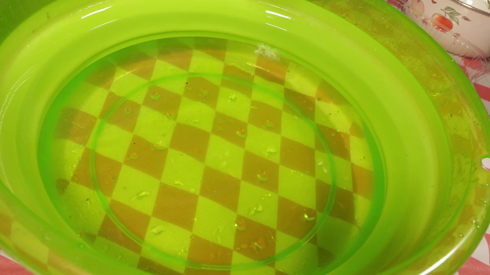 清洗处理杏鲍菇鸡腿菇蘑菇食用菌视频的预览图