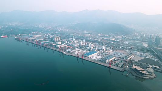 连云港港口货运码头航拍4K60视频的预览图