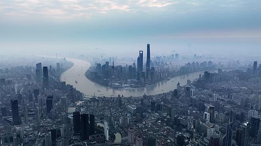 上海春天陆家嘴世茂地标日出航拍上海航拍视频的预览图