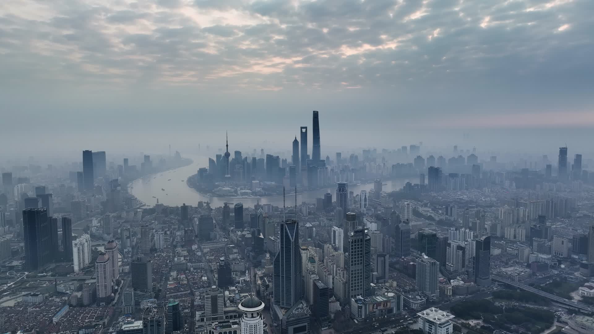 上海春天陆家嘴世茂地标日出航拍上海航拍视频的预览图