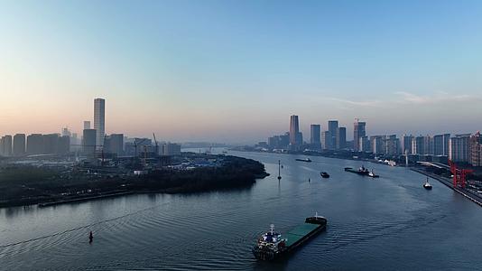 上海徐汇滨江两岸西岸卢浦大桥前滩后滩航拍视频的预览图