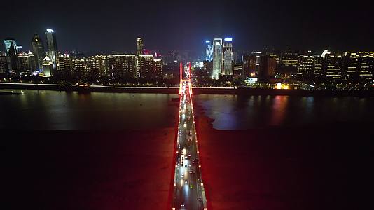 航拍江西南昌八一大桥夜景视频的预览图