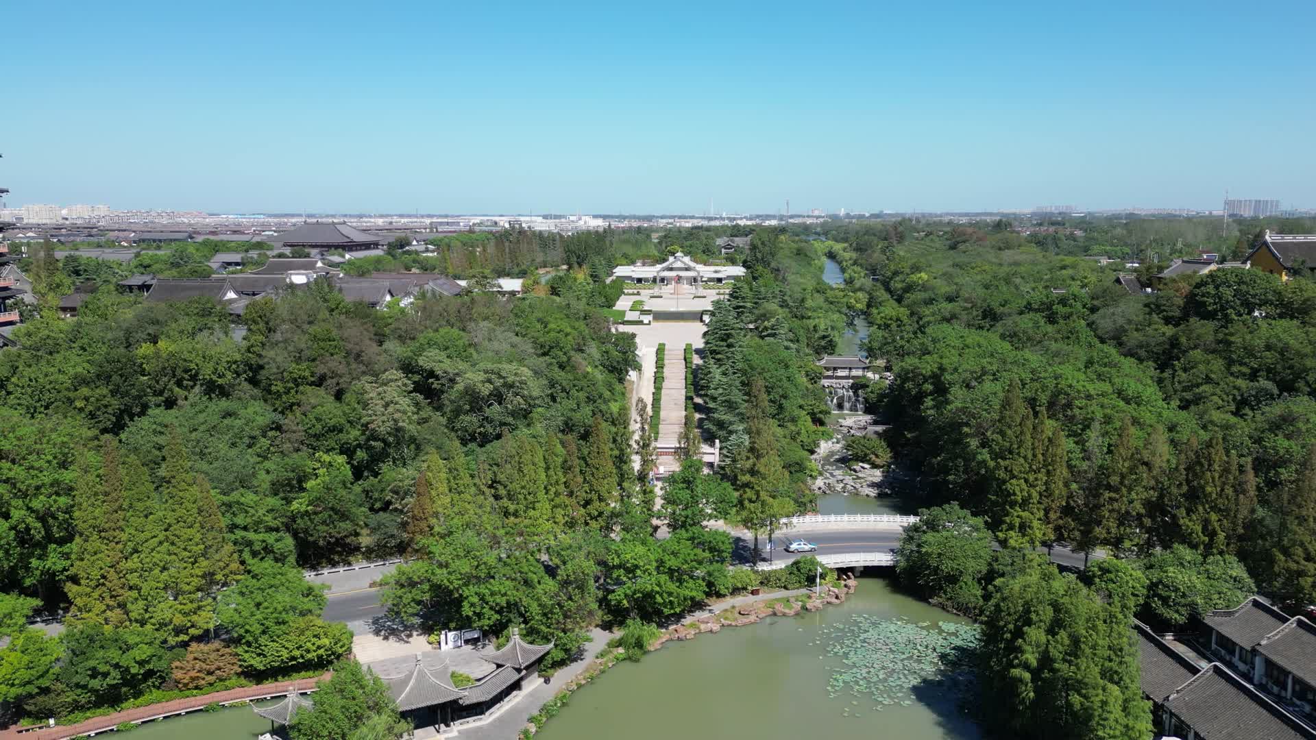 航拍江苏扬州革命烈士陵园视频的预览图