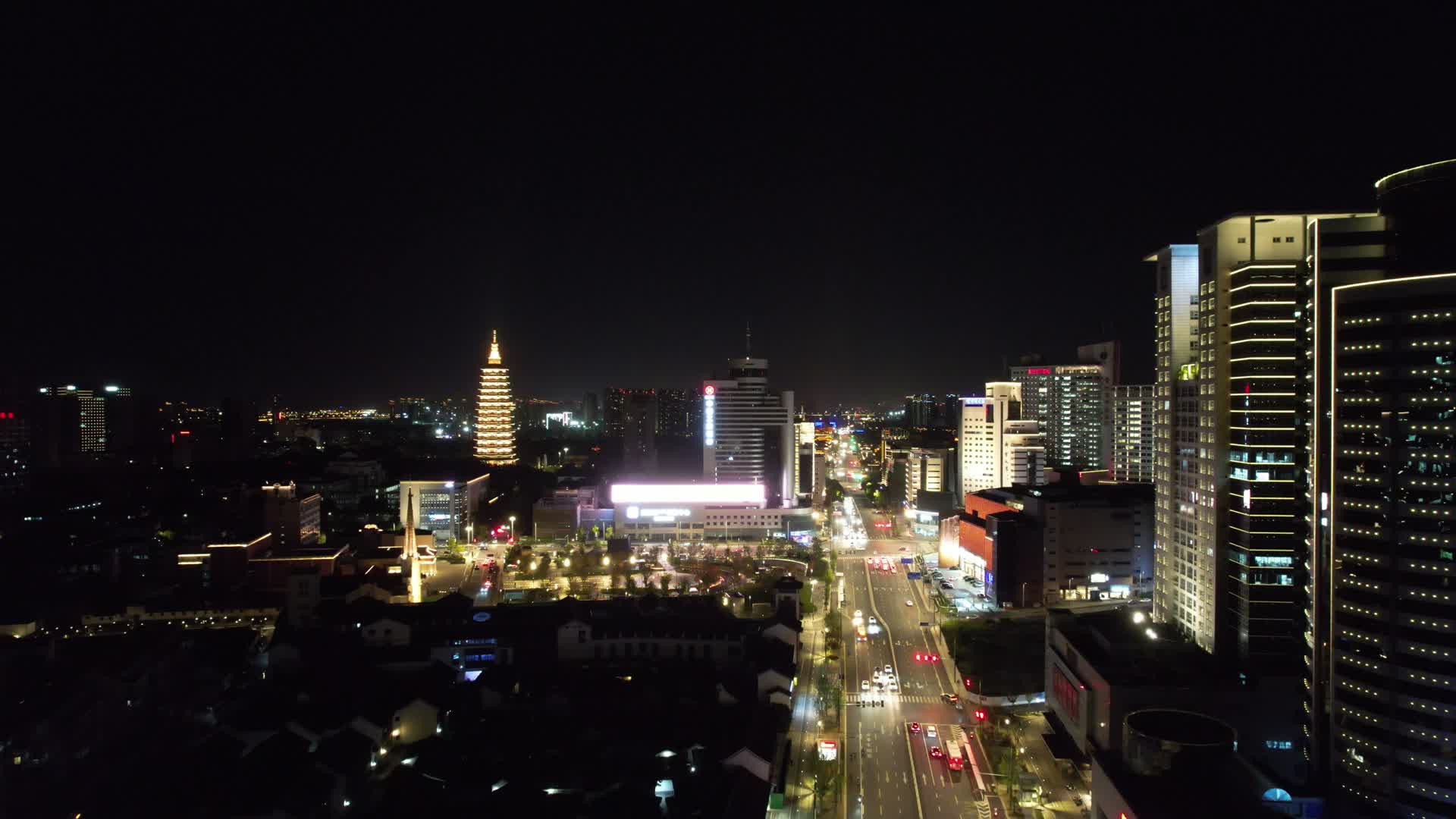 航拍江苏常州城市交通夜景视频的预览图