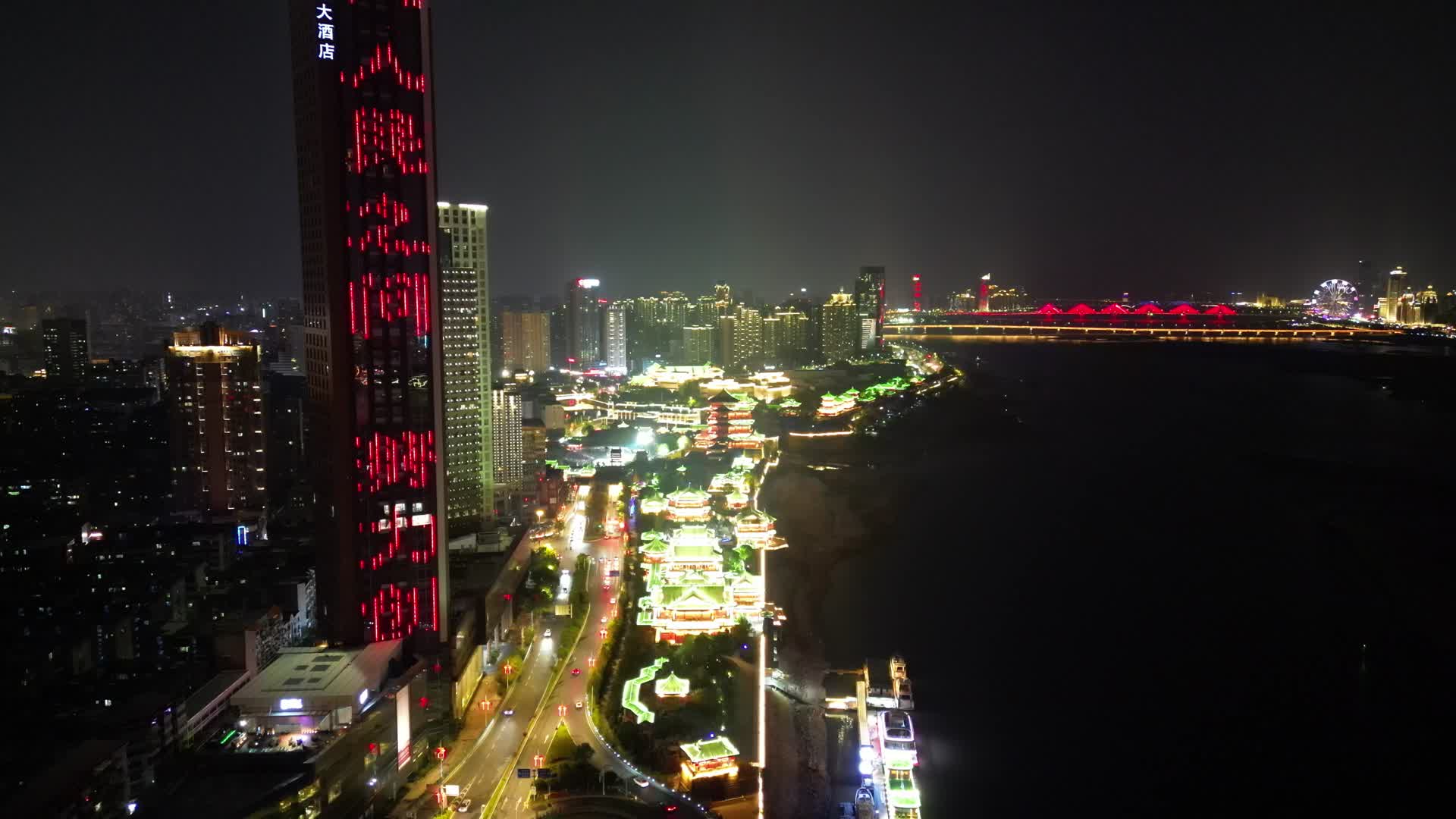航拍江西南昌滕王阁景区夜景视频的预览图