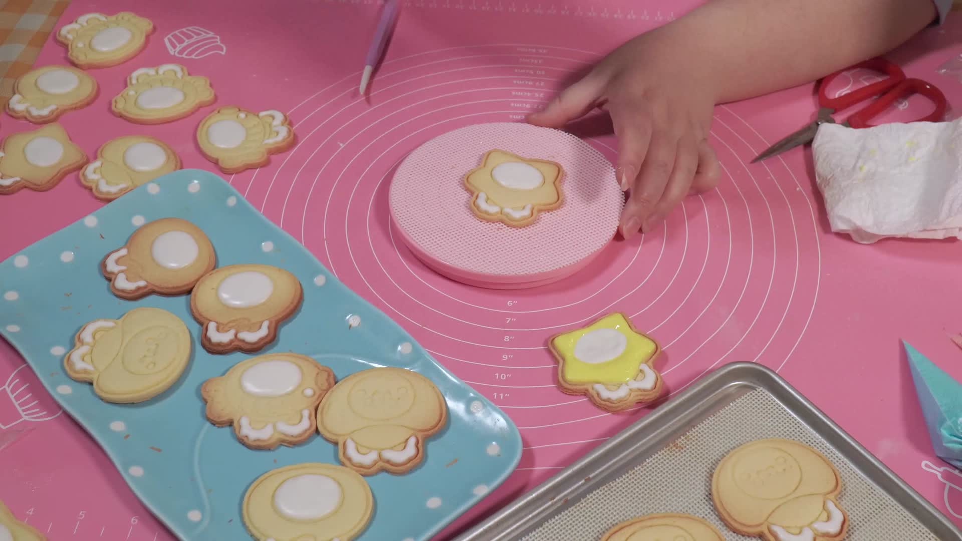 霜糖饼干卡通饼干DIY烘焙视频的预览图