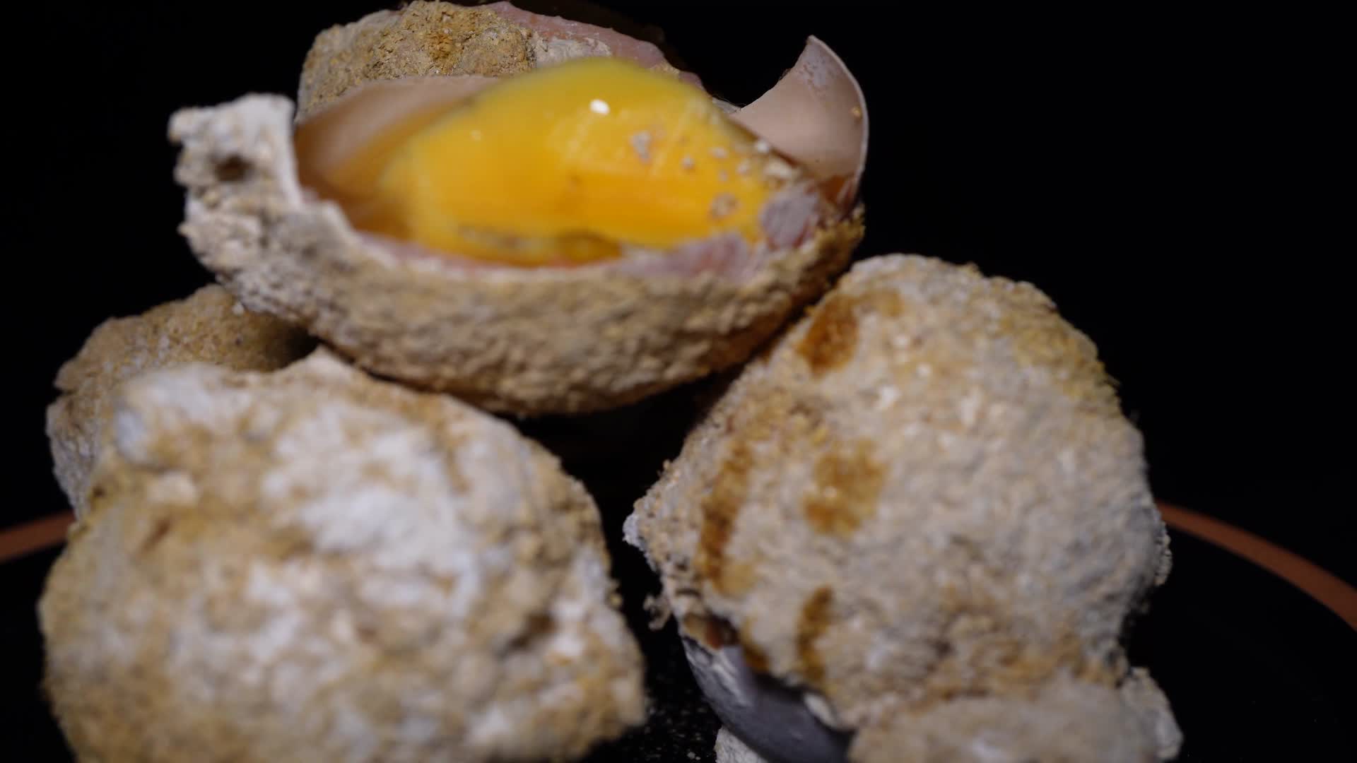溏心变蛋美食松花蛋小吃视频的预览图