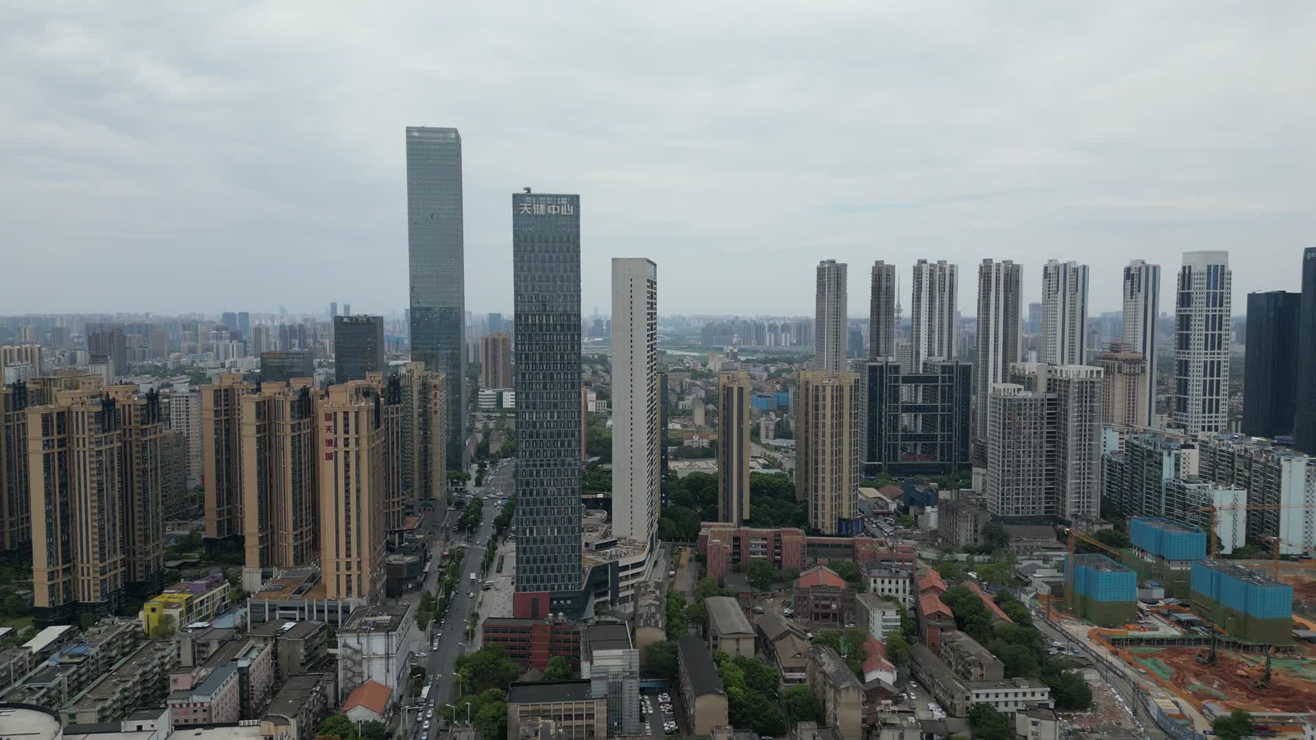 城市航拍湖南长沙城市建设高楼视频的预览图