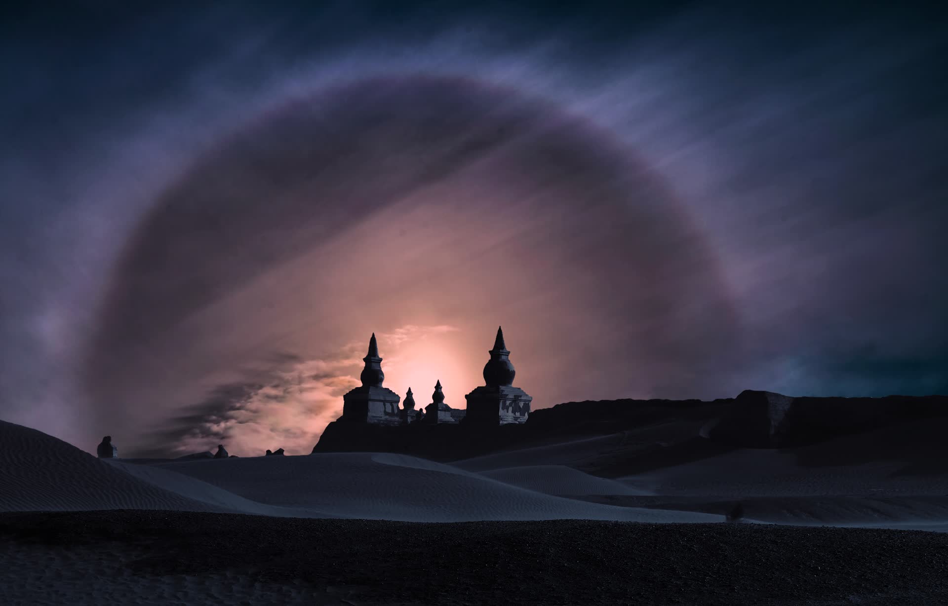 4K内蒙古额济纳黑城夜景月晕A视频的预览图