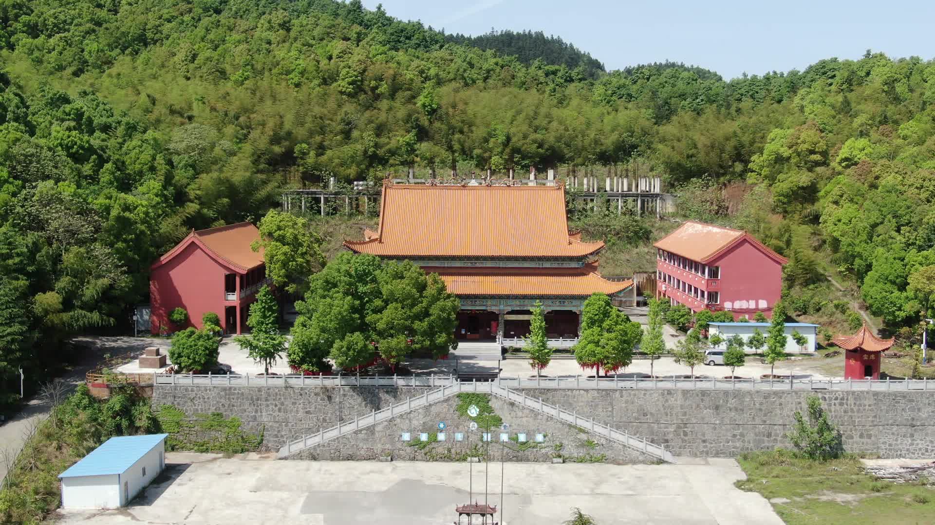 大山中古寺庙航拍视频的预览图