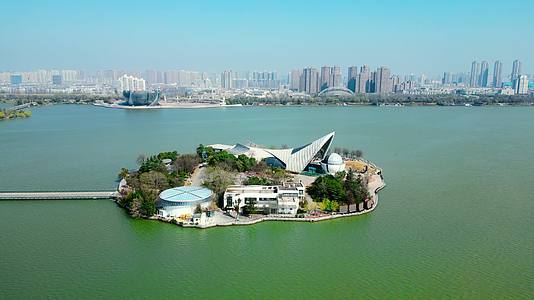 4K60帧徐州云龙湖水族展览馆航拍视频的预览图