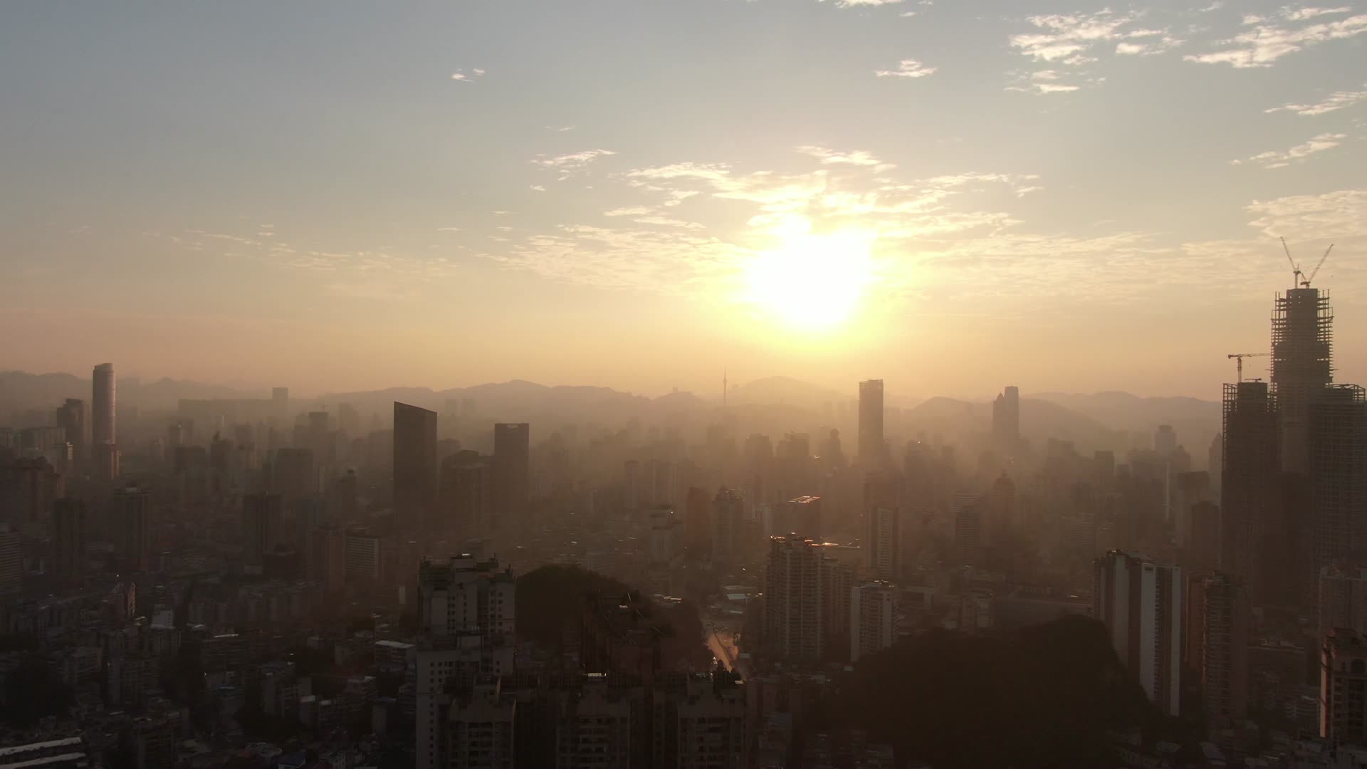 城市航拍城市高楼吊塔日出彩霞视频的预览图