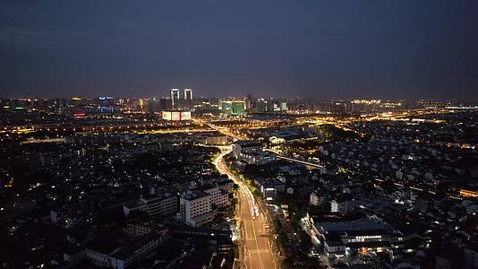 航拍江苏苏州城市交通大道夜景视频的预览图