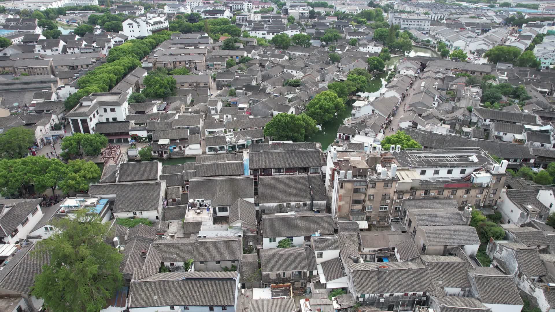 航拍江苏苏州同里古镇5A景区视频的预览图