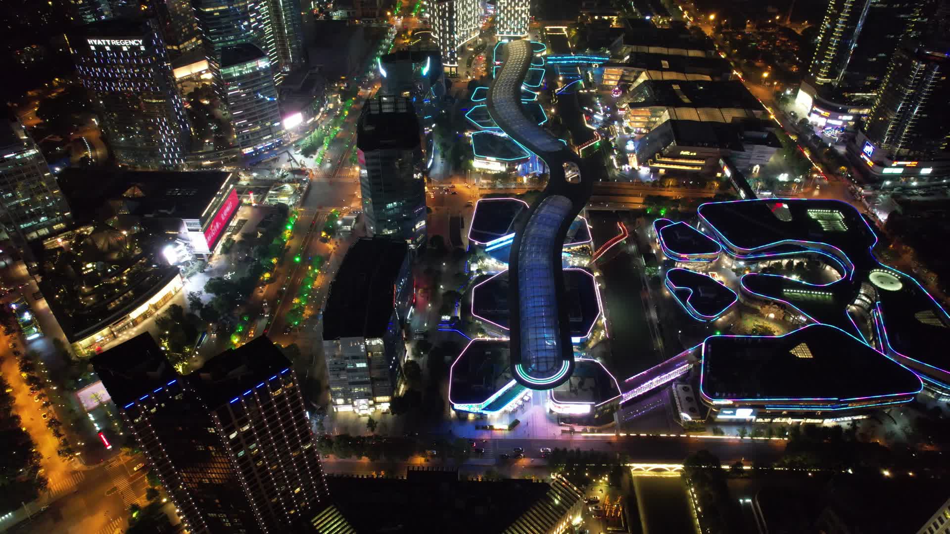 航拍江苏苏州时代广场夜景视频的预览图