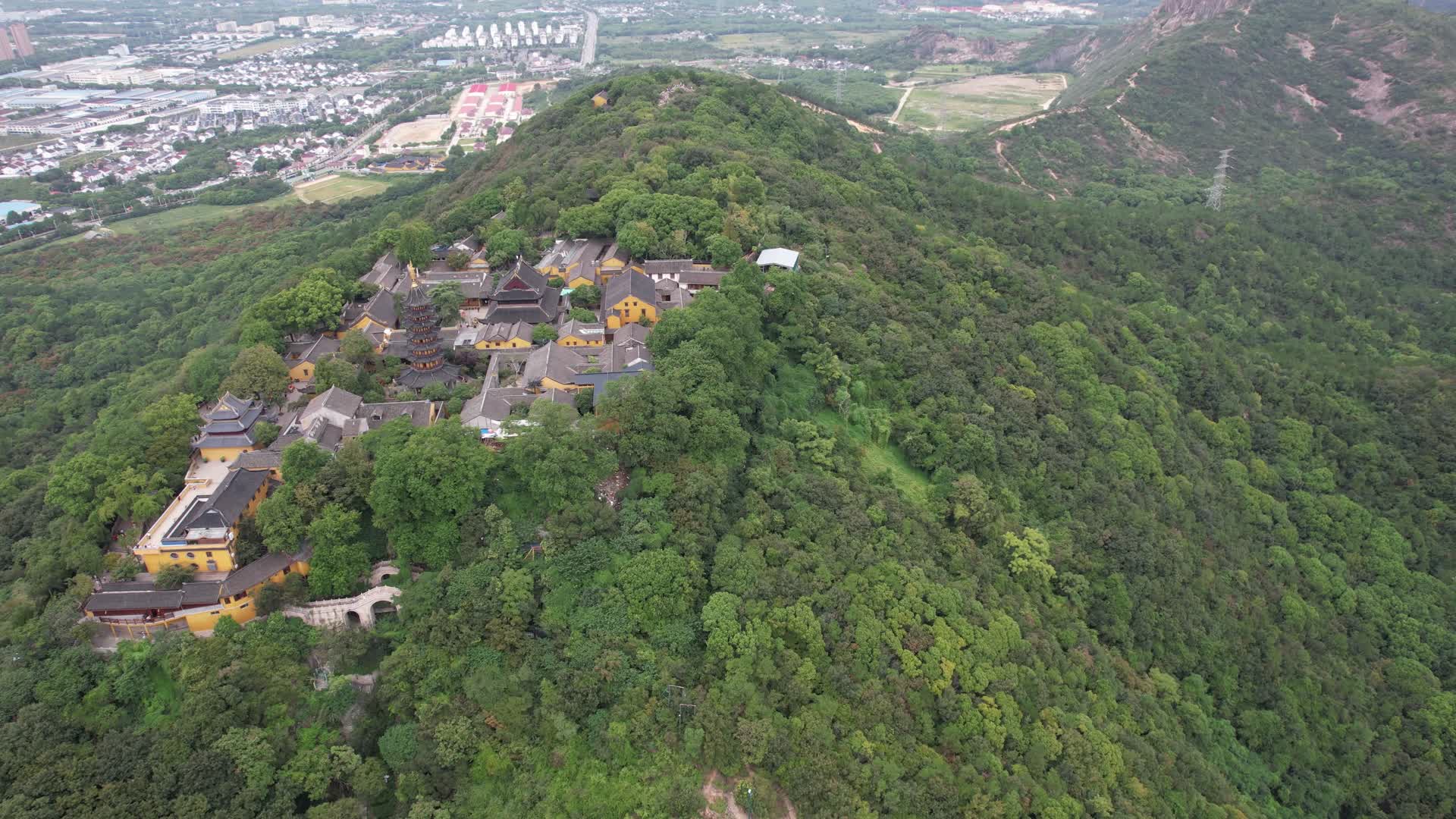 航拍江苏苏州灵岩山寺视频的预览图