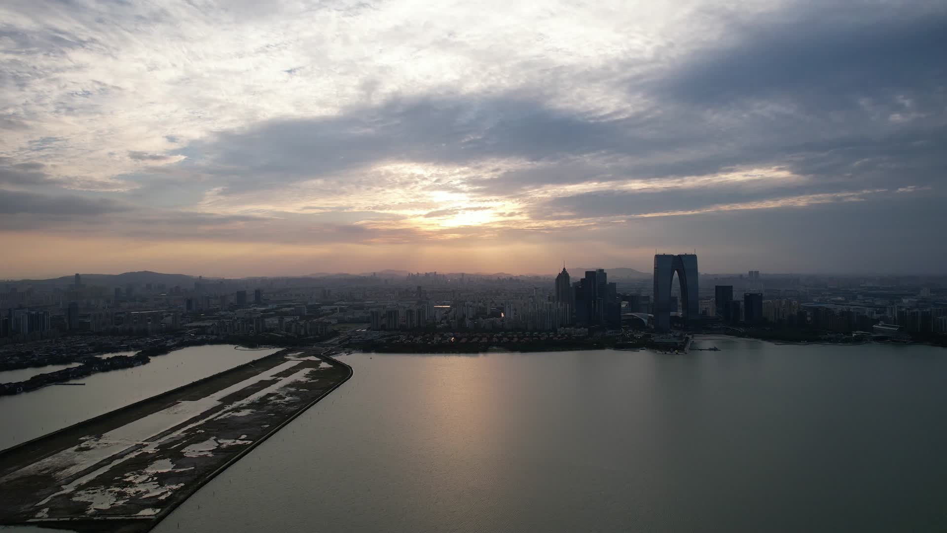 航拍江苏苏州金鸡湖5A景区视频的预览图