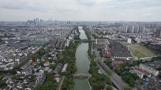 航拍江苏苏州外城河城市风光视频的预览图
