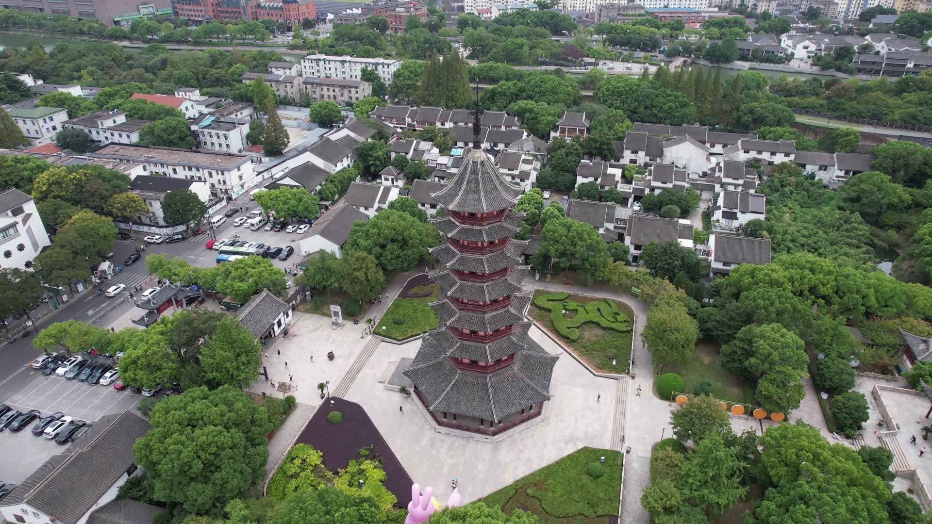 航拍江苏苏州盘门景区4A景区视频的预览图