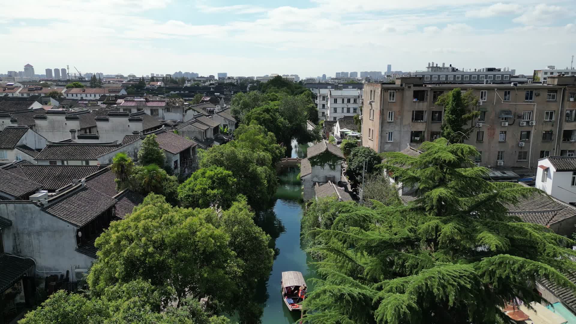 航拍江苏苏州平江路历史街区视频的预览图