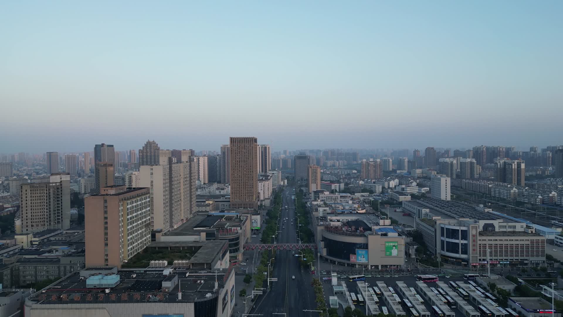 航拍安徽合肥清晨城市风光视频的预览图