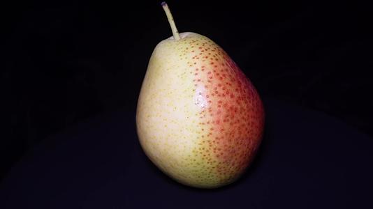 智利彩啤梨进口水果梨子视频的预览图